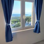 Family And Pet Friendly Frankopan Croatia アパート
