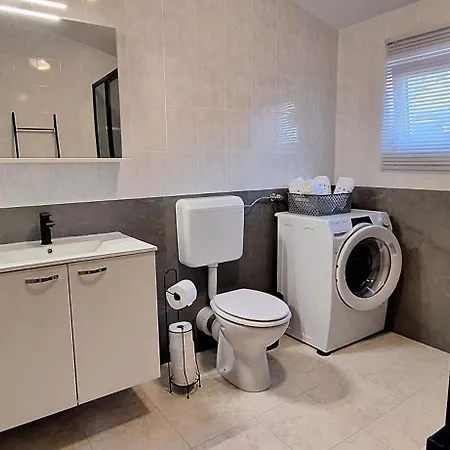 Διαμέρισμα Family And Pet Friendly Frankopan Croatia *