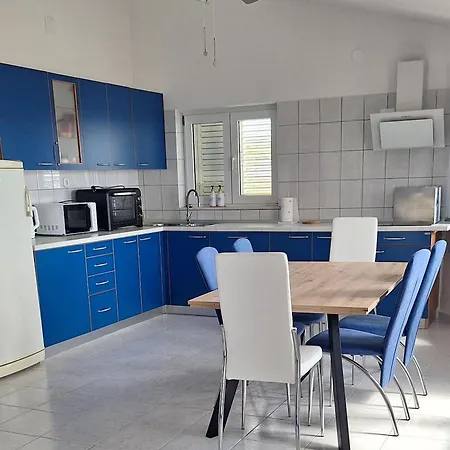 Family And Pet Friendly Frankopan Croatia דירה שמריקה