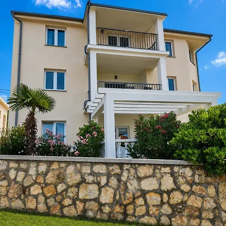 Family And Pet Friendly Frankopan Croatia דירה
