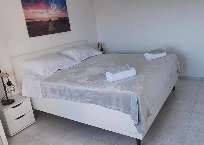 Family And Pet Friendly Frankopan Croatia Šmrika